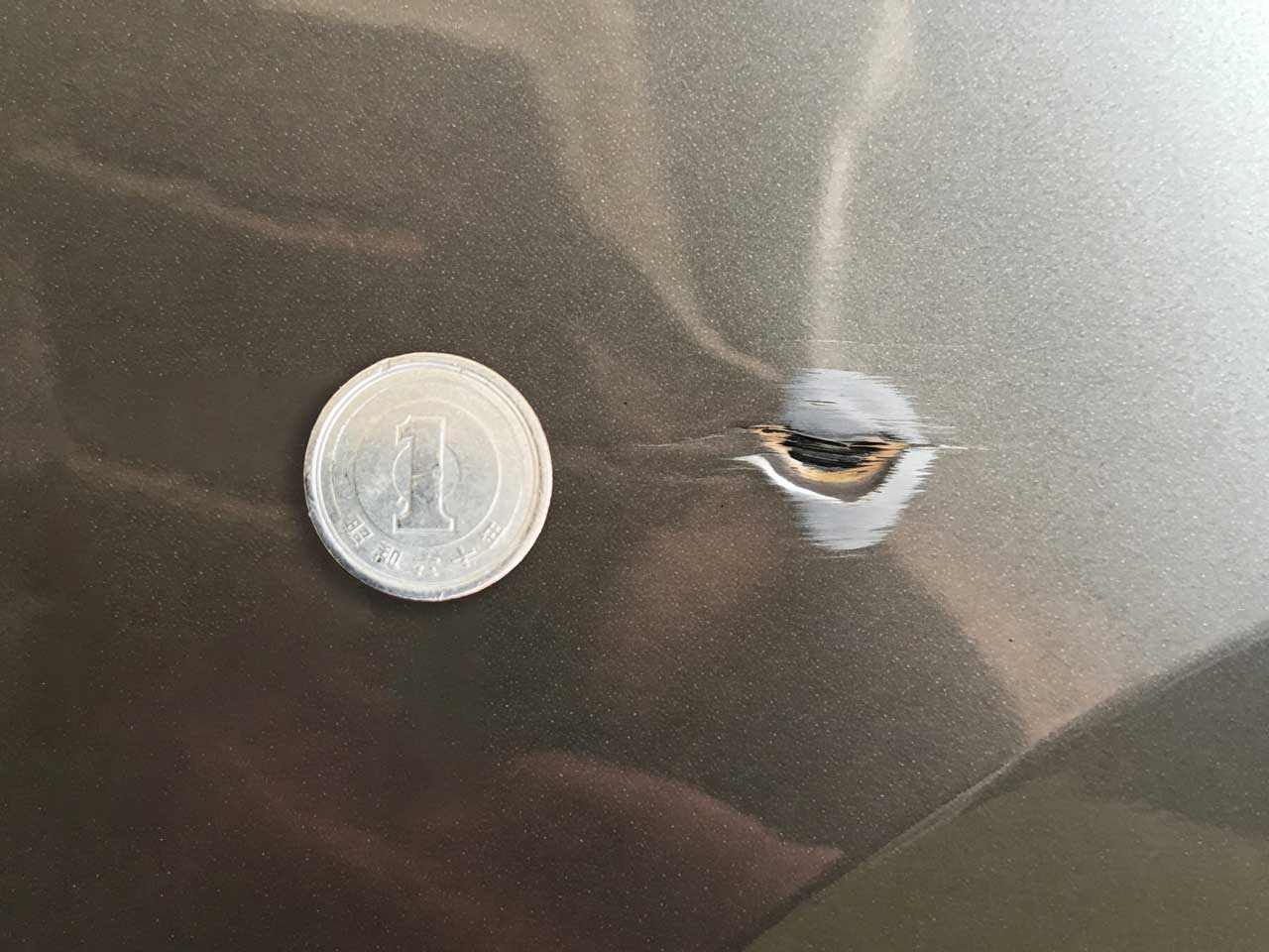 1円玉と比べたキズ